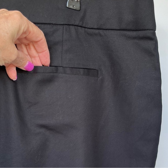 •Roz & Ali• Cropped Black Pants with Button Detail - Size 24 - Picture 7 of 10